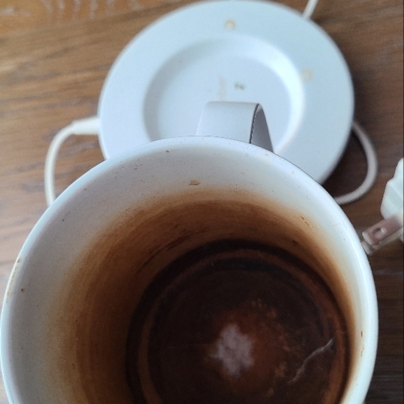 Ember White Mug with Charger - Picture 2 of 2